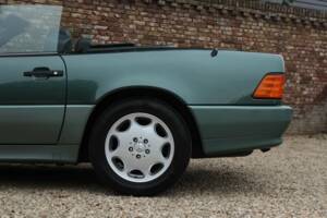 Image 20/50 of Mercedes-Benz 300 SL-24 (1992)