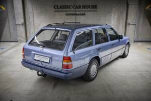 Image 22/100 of Mercedes-Benz 230 TE (1990)