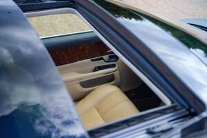 Bild 47/50 von Jaguar XJ 5.0 (2010)