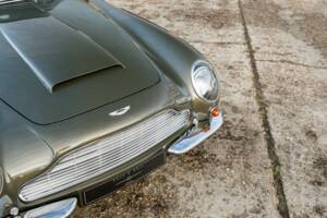 Immagine 14/36 di Aston Martin DB 6 Mk II (1970)