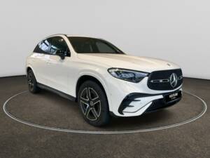 Image 3/10 of Mercedes-Benz GLC 300 4MATIC (2023)