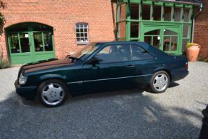 Immagine 2/15 di Mercedes-Benz E 220 (1996)