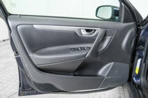 Bild 31/48 von Volvo V 70 2.4 (2006)