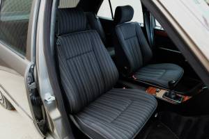Bild 23/73 von Mercedes-Benz 230 E (1991)