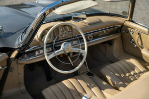 Image 14/38 of Mercedes-Benz 300 SL Roadster (1961)