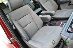 Immagine 16/49 di Mercedes-Benz 230 GE (SWB) (1993)