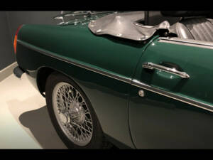 Image 18/40 of MG MGB (1974)