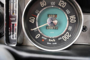 Image 12/50 of Volvo 1800 S (1964)