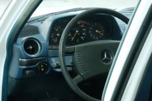 Bild 23/50 von Mercedes-Benz 230 (1977)