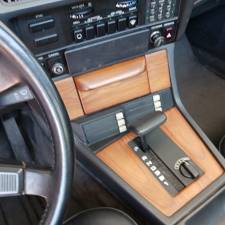 Image 22/41 of BMW 745i (1984)