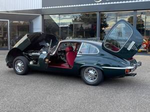 Image 22/46 de Jaguar Type E V12 (2+2) (1972)