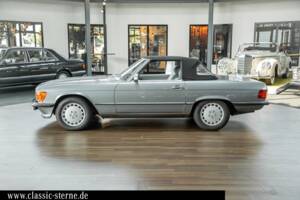 Immagine 2/15 di Mercedes-Benz 560 SL (1988)