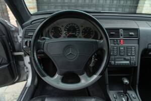 Image 44/50 of Mercedes-Benz C 36 AMG (1995)