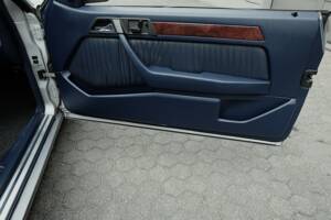 Image 30/69 of Mercedes-Benz E 320 (1994)