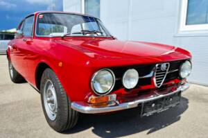 Bild 1/11 von Alfa Romeo Giulia 1300 GT Junior (1971)