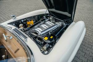 Image 30/38 of Mercedes-Benz 300 SL Roadster (1961)