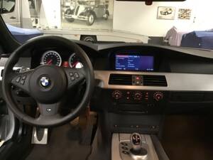 Imagen 24/25 de BMW M5 (2005)