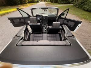 Immagine 17/75 di BMW 320i (1988)