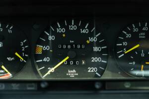Image 34/45 of Mercedes-Benz 190 E (1987)