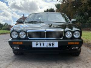 Image 8/31 of Jaguar XJ 6 4.0 Sovereign (1996)