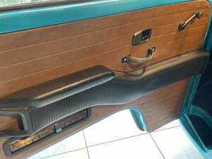 Bild 37/47 von Volkswagen T2b Kleinbus (1977)
