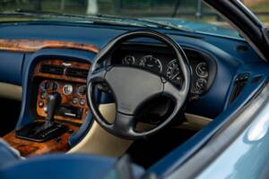 Immagine 41/46 di Aston Martin DB 7 Vantage Volante (2000)