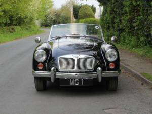 Image 2/19 of MG MGA 1600 (1959)