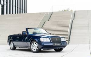 Image 11/45 of Mercedes-Benz E 220 (1995)