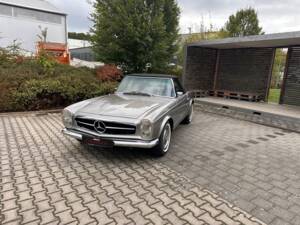 Image 9/36 of Mercedes-Benz 280 SL (1968)