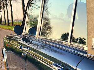 Image 26/50 of Rolls-Royce Silver Shadow I (1974)