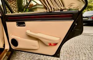 Image 40/50 of Jaguar XJ 12 (1988)