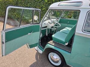 Image 2/24 of Volkswagen T1 Samba (1964)