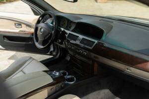 Image 22/50 de BMW 745d (2005)