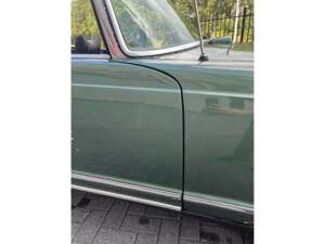 Image 25/50 of Mercedes-Benz 280 SL (1968)