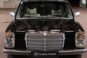 Image 47/64 of Mercedes-Benz 230/6 LWB (1976)