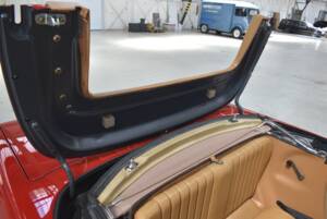 Image 11/94 of Mercedes-Benz 560 SL (1988)