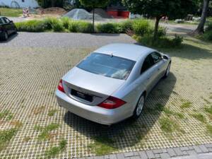 Bild 49/51 von Mercedes-Benz CLS 350 (2005)