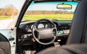 Image 21/48 of Porsche 911 Carrera 4 (1992)