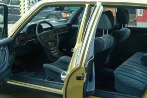 Image 16/76 of Mercedes-Benz 350 SEL (1977)