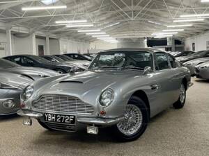Image 2/13 de Aston Martin DB 6 (1967)