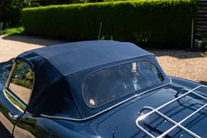Image 35/86 de Jaguar E-Type (1967)
