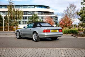 Image 16/43 of Mercedes-Benz SL 500 (1996)