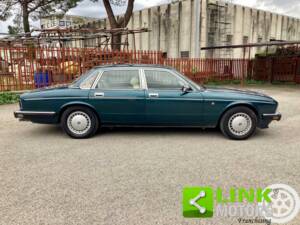 Image 4/9 of Daimler XJ 6 4.0 (1993)