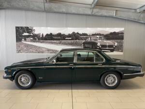 Image 1/18 of Jaguar XJ12 6.0 (1993)