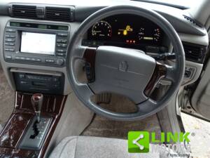 Immagine 8/10 di Toyota Crown Majesta (1999)