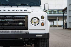 Image 19/66 de Land Rover Defender 90 TD4 (2007)