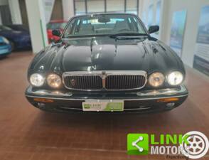 Bild 9/10 von Jaguar XJ 8 Executive (1998)