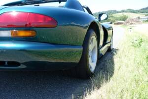 Image 25/35 of Dodge Viper RT/10 (1994)