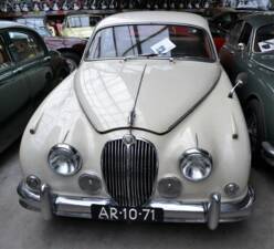 Image 21/27 of Jaguar Mk II 2.4 (1960)