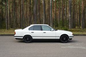 Image 2/55 of BMW 525ix (1993)